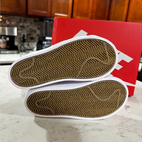 Nike Preschool Blazer Mid 77 Hook And Loop White Black Team Orange DA408… - Picture 8 of 13